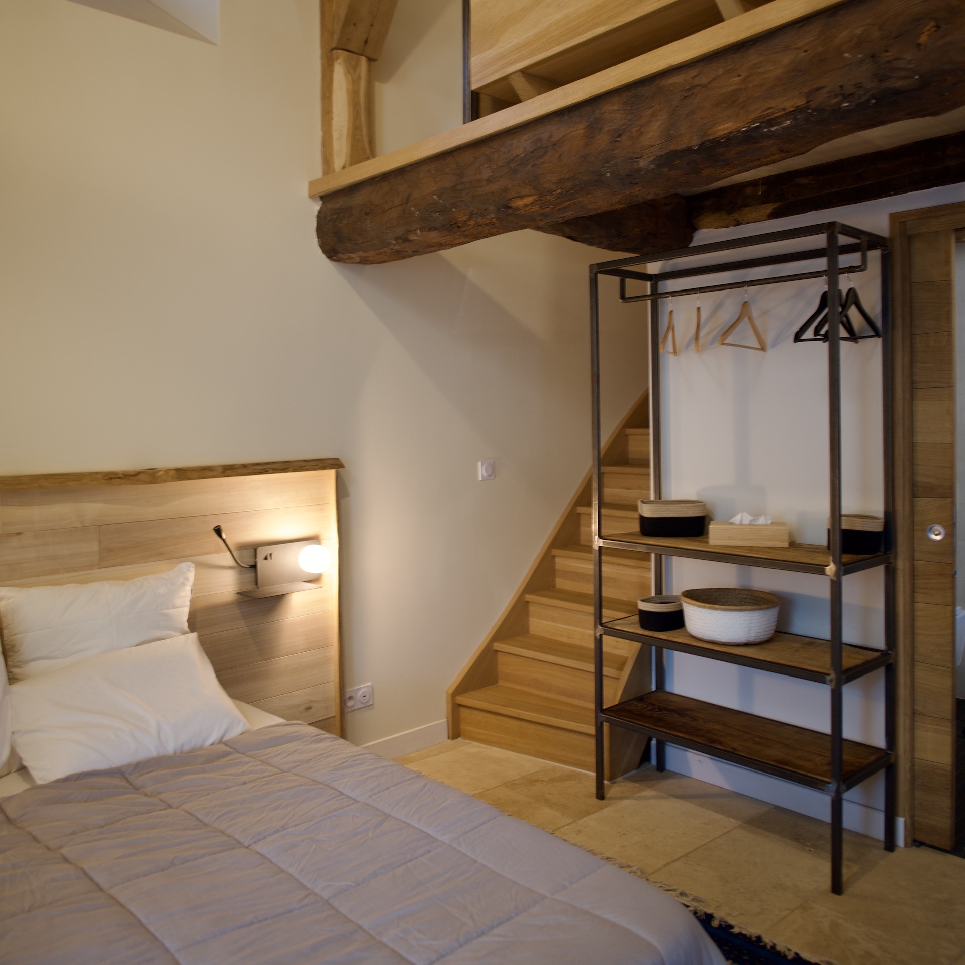 chambre pour 2 à 4 personnes, avec mezzanine, ideal famille, prix tout doux et grand confort